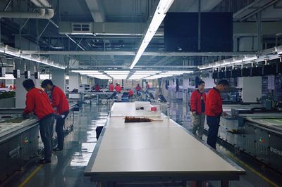 《對(duì)話新時(shí)代》攝制組走進(jìn)贏領(lǐng)智尚 專訪陳靈梅，共話時(shí)尚創(chuàng)新與企業(yè)發(fā)展